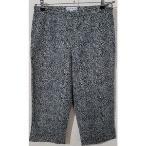 Chaus Black White Floral Women's Capri Pants 14 Side Zip Flat Front Stretchy